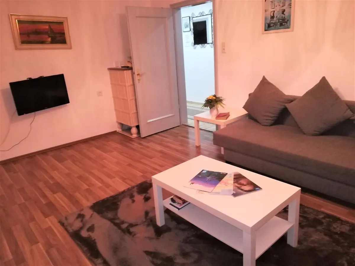 Isas Apartment 福森 德国